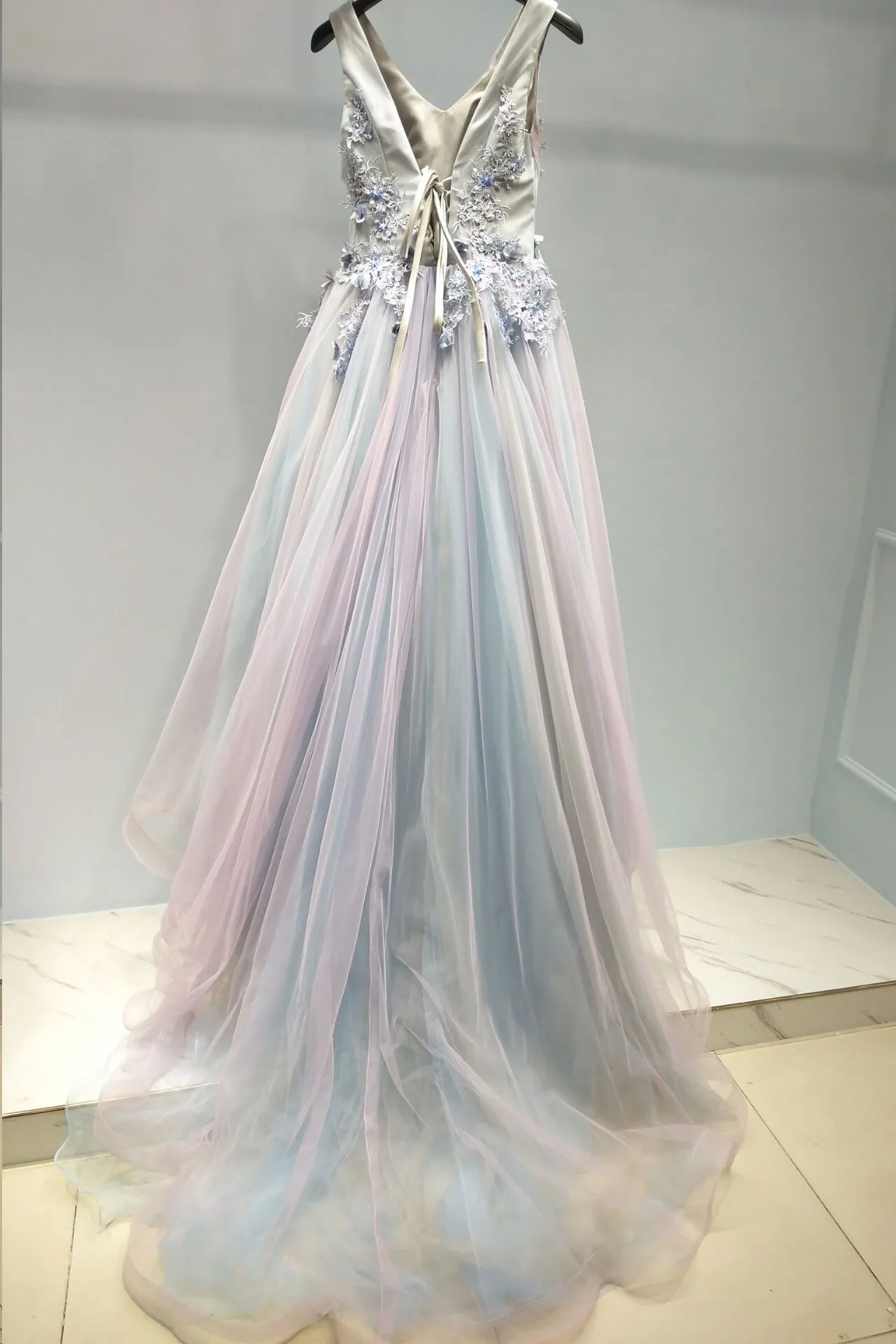 Beautiful A-line V-neck Sweep Train Sleeveless Appliques Beading Long Colorful Chic Tulle Prom Dresses  OHC252