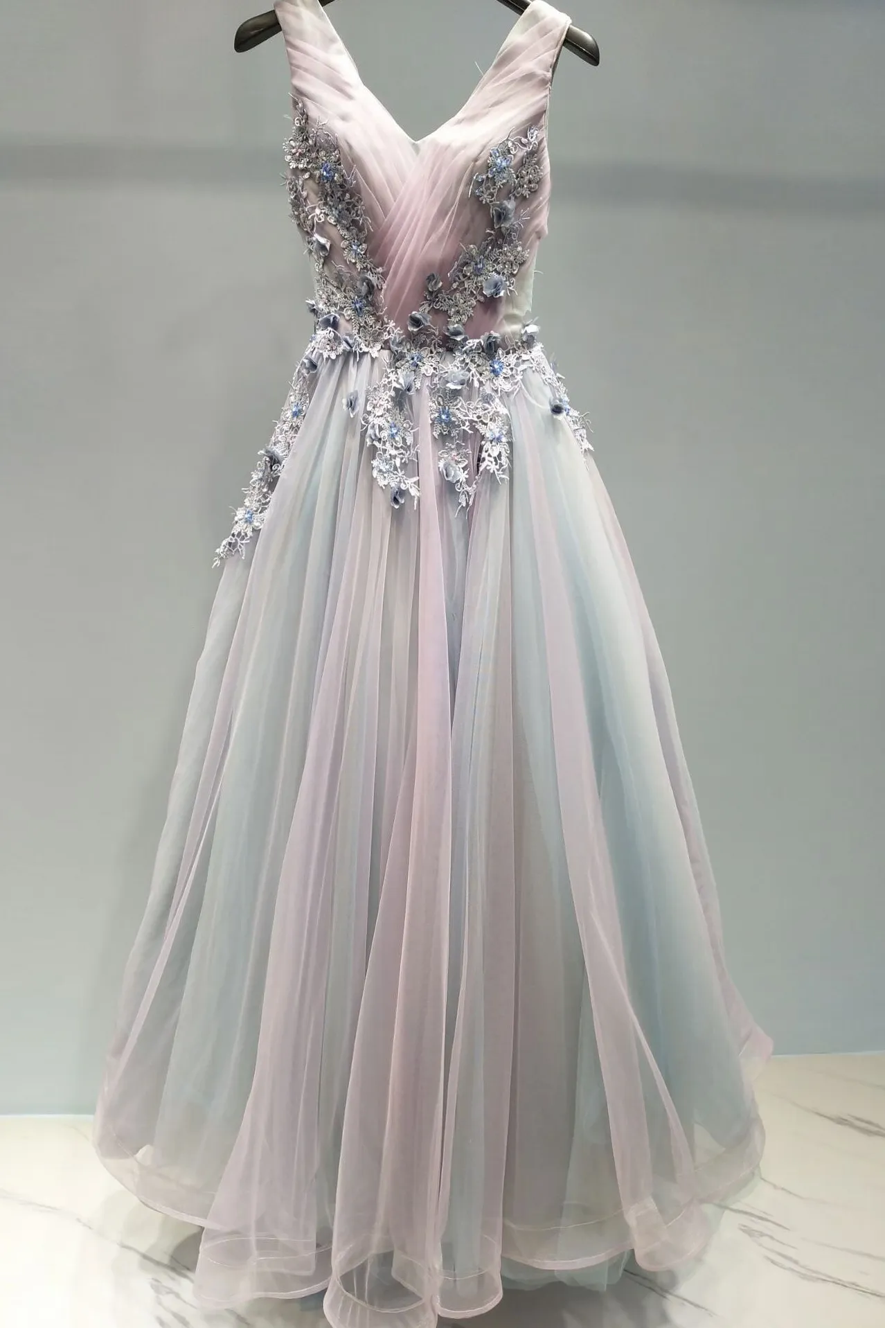 Beautiful A-line V-neck Sweep Train Sleeveless Appliques Beading Long Colorful Chic Tulle Prom Dresses  OHC252