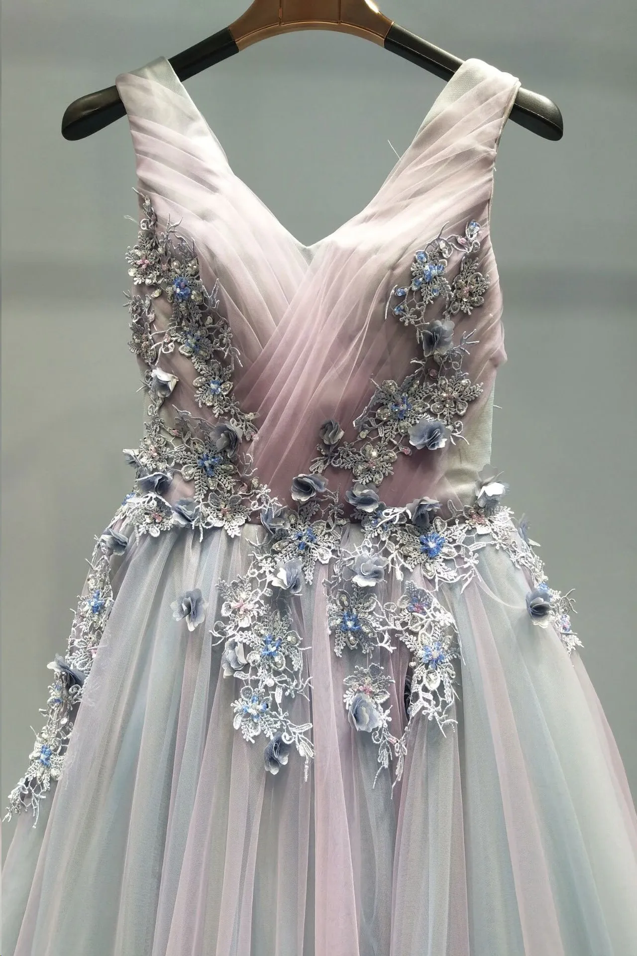 Beautiful A-line V-neck Sweep Train Sleeveless Appliques Beading Long Colorful Chic Tulle Prom Dresses  OHC252