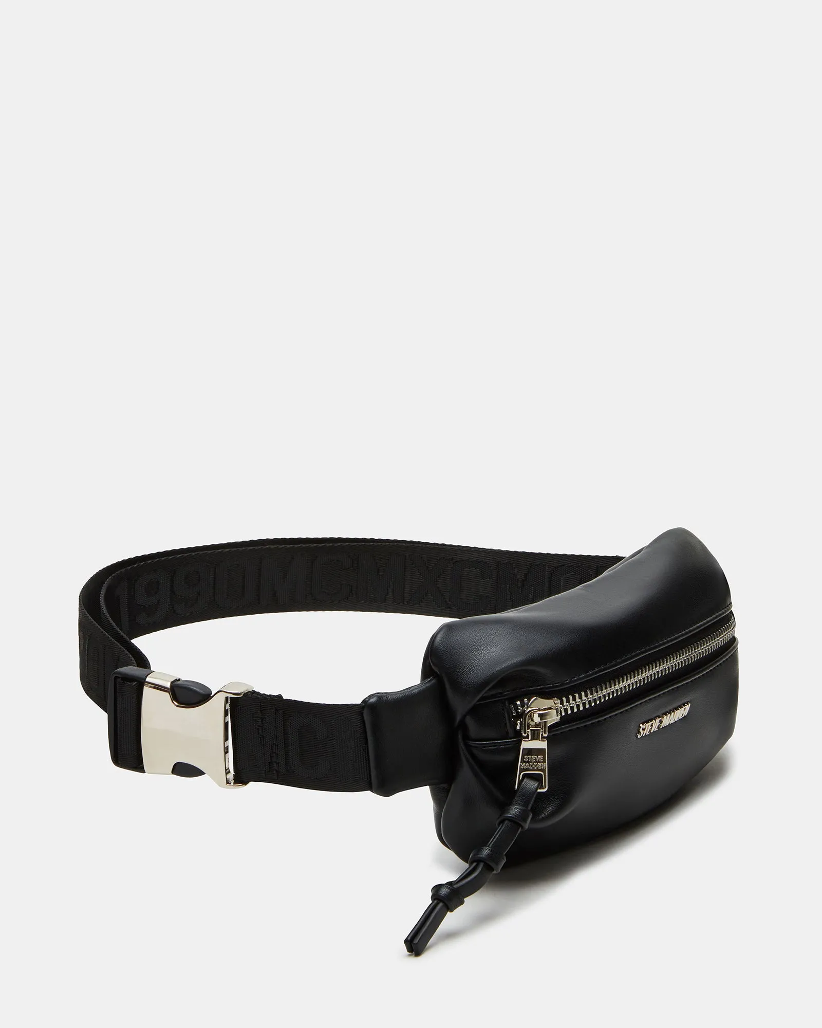 PLEATED BAGUETTE BELT BAG BLACK