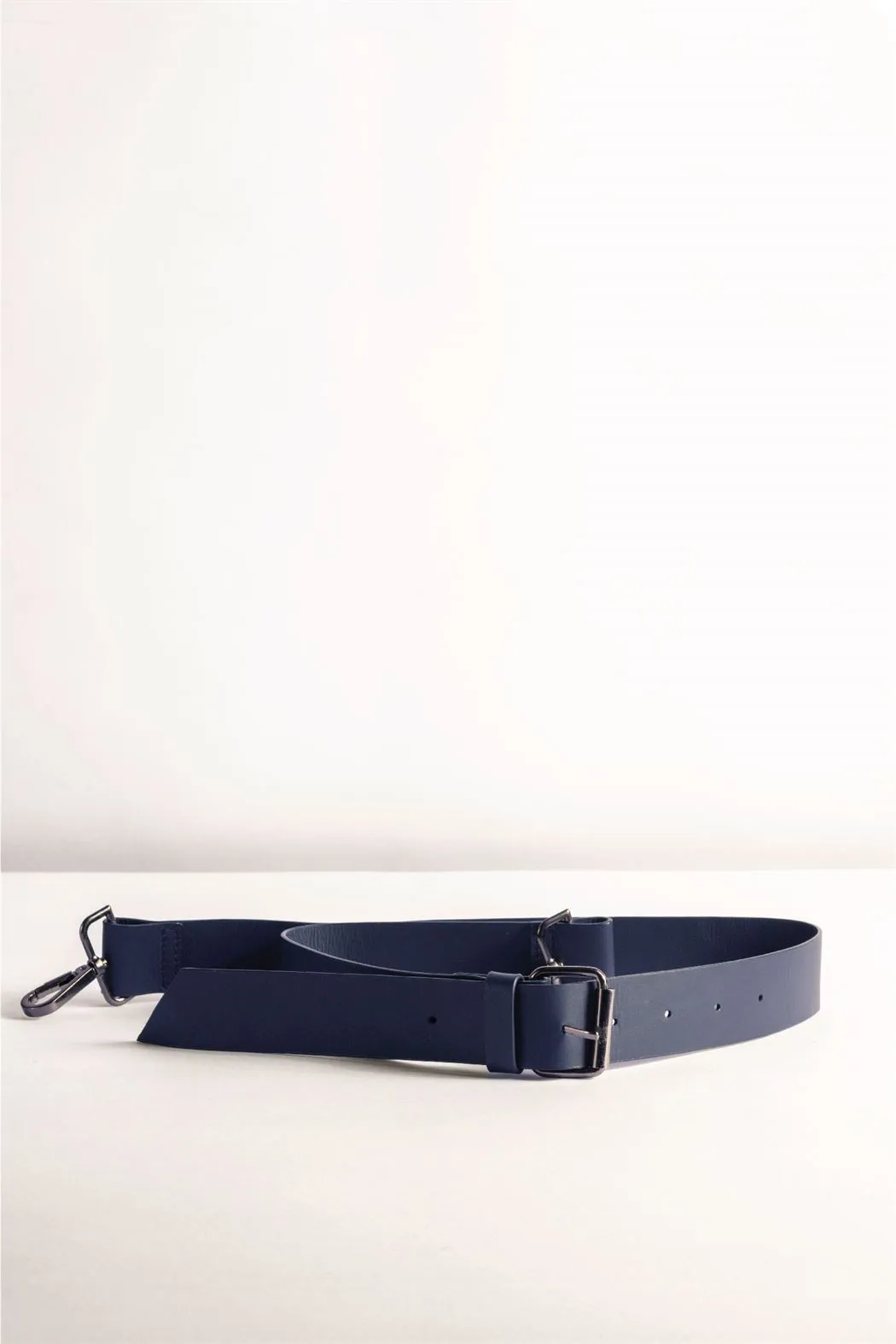 Tanned   I   Quad Messenger      Navy  TO/QM-NVY  I Leather Bag