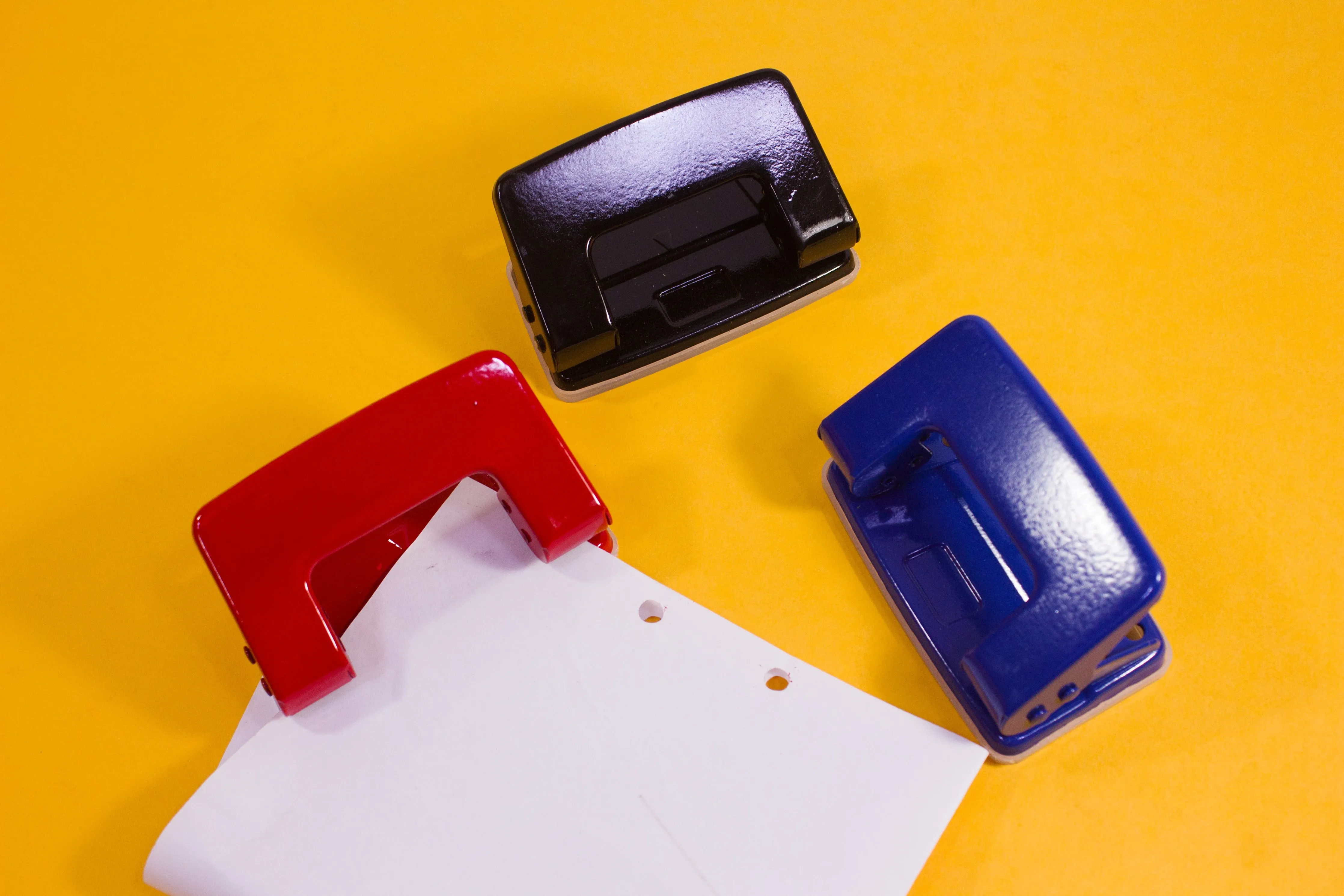 Tiger 2-Hole Puncher No. 30 | 12PCS (ASSORTED COLOR)